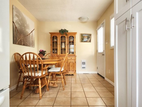 18 Willow Road, Claresholm, AB - Indoor Photo Showing Dining Room