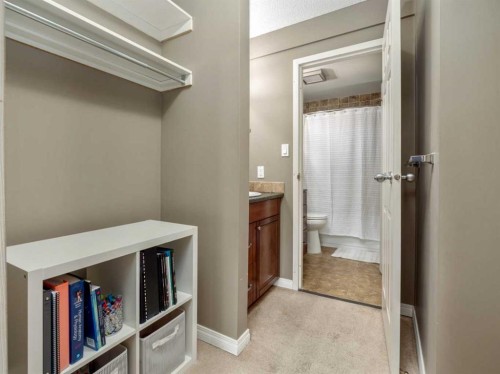 108-3910 23 Avenue South, Lethbridge, AB - Indoor