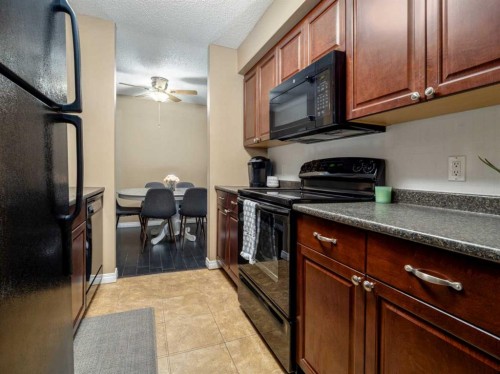 108-3910 23 Avenue South, Lethbridge, AB - Indoor Photo Showing Kitchen