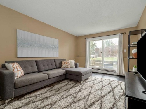 108-3910 23 Avenue South, Lethbridge, AB - Indoor Photo Showing Living Room