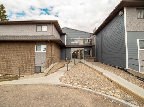 108-3910 23 Avenue South, Lethbridge, AB - Outdoor