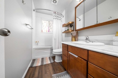 4734 60 Avenue, Taber, AB - Indoor Photo Showing Bathroom