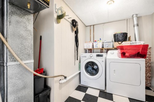 4734 60 Avenue, Taber, AB - Indoor Photo Showing Laundry Room