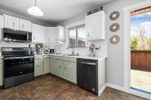 4734 60 Avenue, Taber, AB - Indoor Photo Showing Kitchen With Double Sink