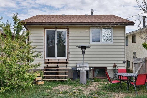 65 Princeton Crescent West, Lethbridge, AB - Outdoor With Exterior