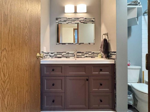 42 Selkirk Road West, Lethbridge, AB - Indoor Photo Showing Bathroom