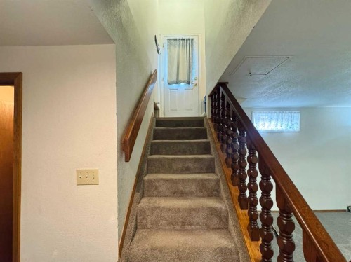 42 Selkirk Road West, Lethbridge, AB - Indoor Photo Showing Other Room