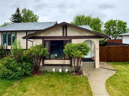 42 Selkirk Road WEST Lethbridge, AB T1K 4N6