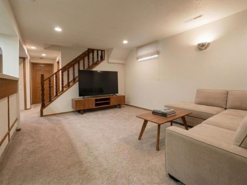42 Selkirk Road West, Lethbridge, AB - Indoor