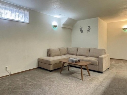 42 Selkirk Road West, Lethbridge, AB - Indoor