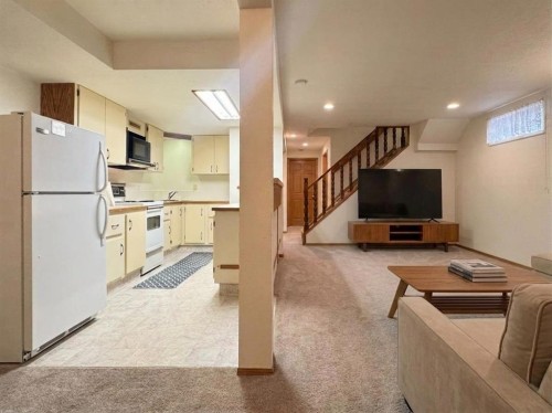 42 Selkirk Road West, Lethbridge, AB - Indoor