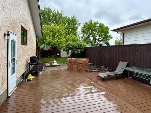 42 Selkirk Road West, Lethbridge, AB - Outdoor With Deck Patio Veranda With Exterior
