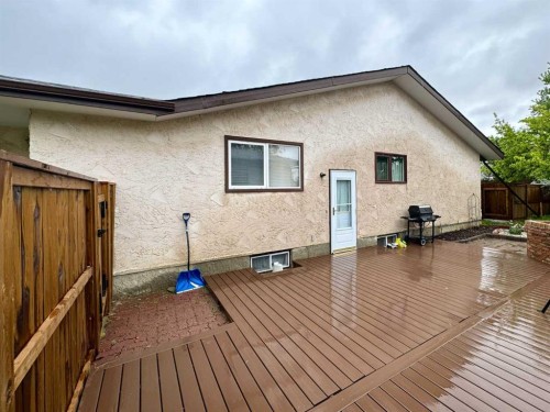 42 Selkirk Road West, Lethbridge, AB - Outdoor With Deck Patio Veranda With Exterior