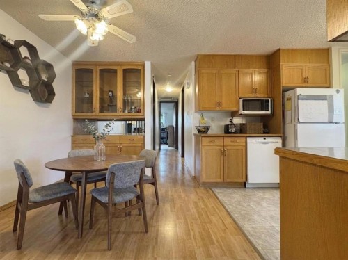 42 Selkirk Road West, Lethbridge, AB - Indoor
