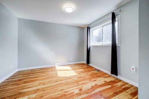 2401 210 Street, Bellevue, AB - Indoor Photo Showing Other Room