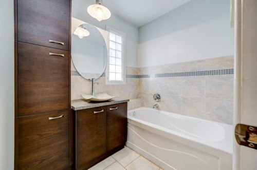2401 210 Street, Bellevue, AB - Indoor Photo Showing Bathroom