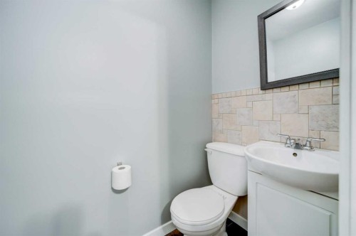 2401 210 Street, Bellevue, AB - Indoor Photo Showing Bathroom