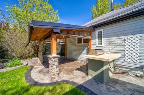 2401 210 Street, Bellevue, AB - Outdoor