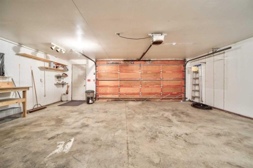 2401 210 Street, Bellevue, AB - Indoor Photo Showing Garage