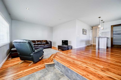 2401 210 Street, Bellevue, AB - Indoor Photo Showing Living Room
