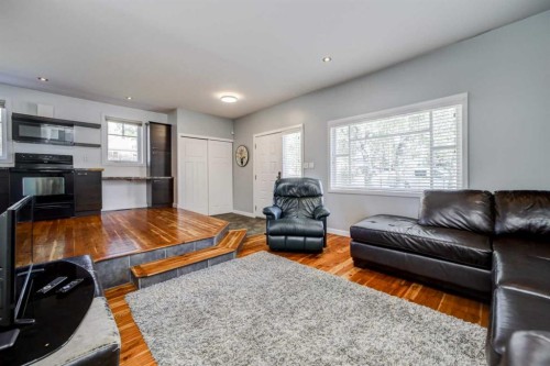 2401 210 Street, Bellevue, AB - Indoor Photo Showing Living Room