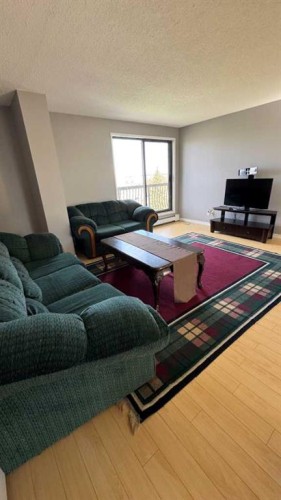 617-5 Berkeley Place West, Lethbridge, AB - Indoor Photo Showing Other Room