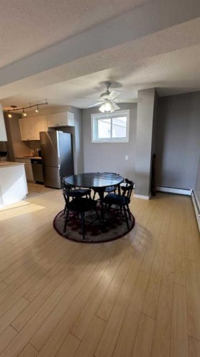 617-5 Berkeley Place West, Lethbridge, AB - Indoor Photo Showing Other Room