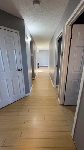 617-5 Berkeley Place West, Lethbridge, AB - Indoor Photo Showing Other Room