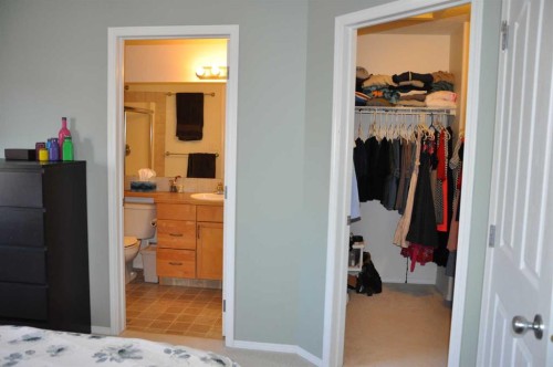47 Riverbrook Close West, Lethbridge, AB - Indoor Photo Showing Bedroom