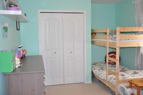 47 Riverbrook Close West, Lethbridge, AB - Indoor Photo Showing Bedroom