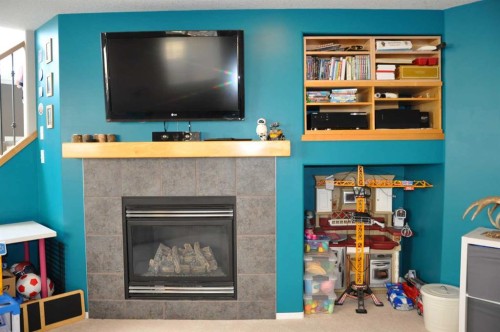 47 Riverbrook Close West, Lethbridge, AB - Indoor Photo Showing Living Room With Fireplace