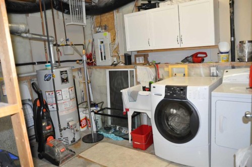 47 Riverbrook Close West, Lethbridge, AB - Indoor Photo Showing Laundry Room
