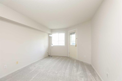 112-620 Columbia Boulevard West, Lethbridge, AB - Indoor Photo Showing Other Room