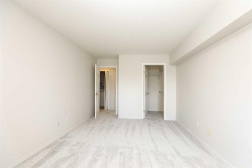 112-620 Columbia Boulevard West, Lethbridge, AB - Indoor Photo Showing Other Room