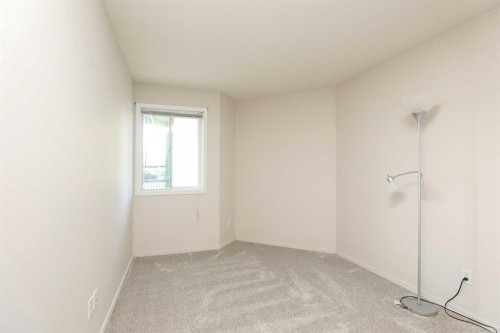112-620 Columbia Boulevard West, Lethbridge, AB - Indoor Photo Showing Other Room