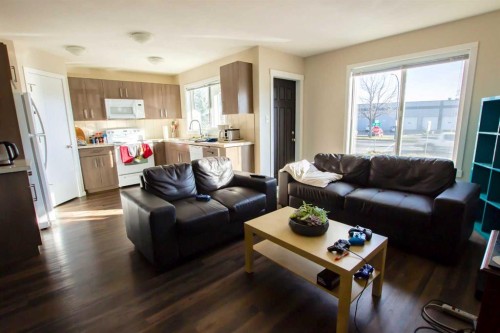 2931 28 Avenue South, Lethbridge, AB - Indoor Photo Showing Living Room