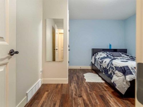 453 Westgate Crescent, Coaldale, AB - Indoor Photo Showing Bedroom