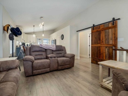453 Westgate Crescent, Coaldale, AB - Indoor Photo Showing Living Room