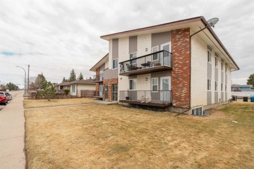 7-1739 St Edward Boulevard North, Lethbridge, AB - Outdoor
