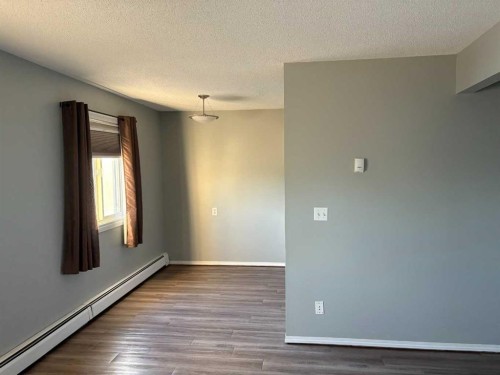 7-1739 St Edward Boulevard North, Lethbridge, AB - Indoor Photo Showing Other Room