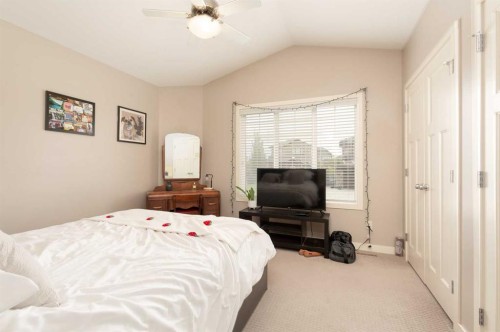 247 Blackwolf Way North, Lethbridge, AB - Indoor Photo Showing Bedroom