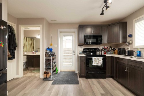 247 Blackwolf Way North, Lethbridge, AB - Indoor Photo Showing Kitchen