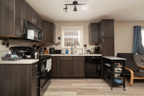 247 Blackwolf Way North, Lethbridge, AB - Indoor Photo Showing Kitchen