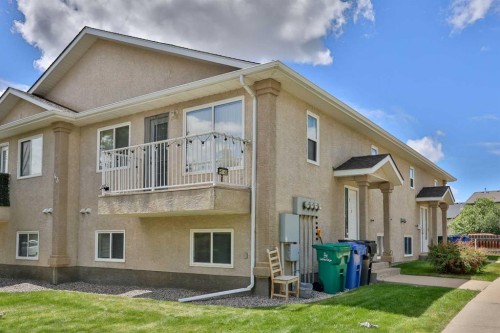 1-43 Highlands Place WEST Lethbridge, AB T1J 4Y3