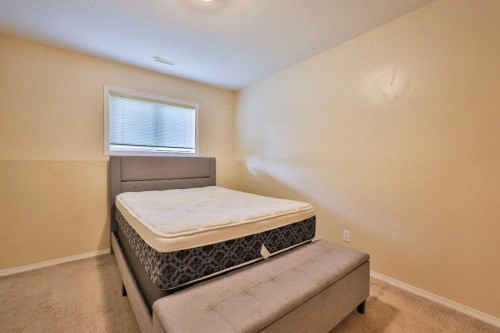 1-43 Highlands Place West, Lethbridge, AB 