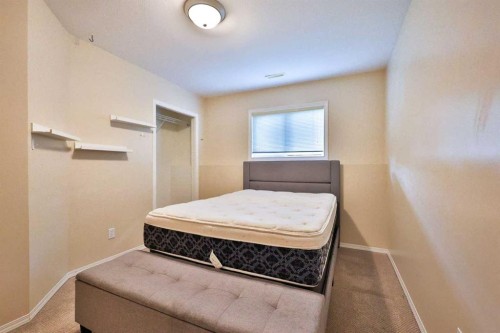 1-43 Highlands Place West, Lethbridge, AB 