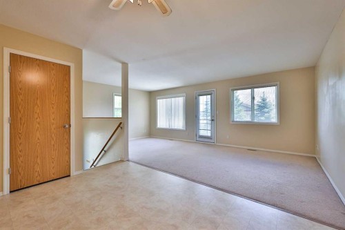 1-43 Highlands Place West, Lethbridge, AB 