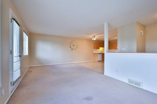 1-43 Highlands Place West, Lethbridge, AB 