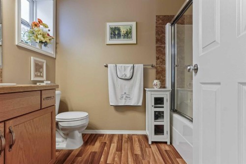 605 Sunridge Crescent West, Lethbridge, AB - Indoor Photo Showing Bathroom