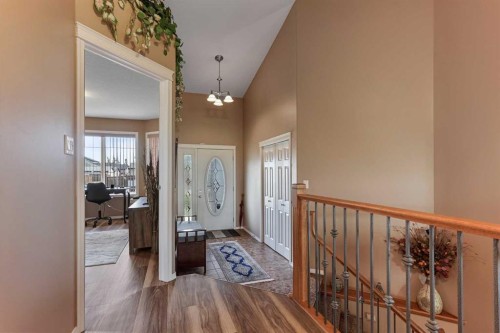605 Sunridge Crescent West, Lethbridge, AB - Indoor Photo Showing Other Room